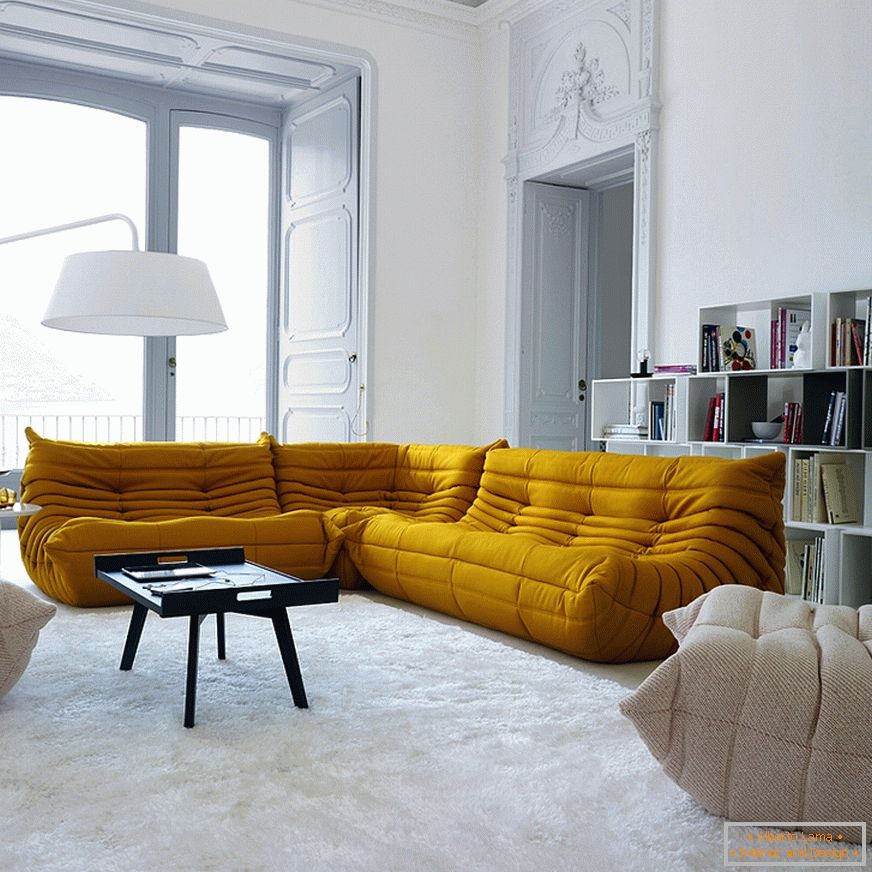 Using bright colors in the living room