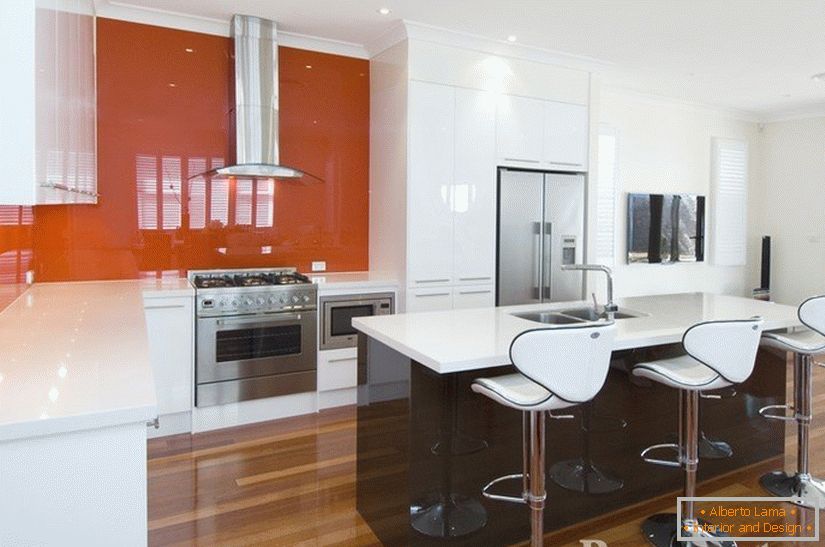 Glossy laminate in the kitchen