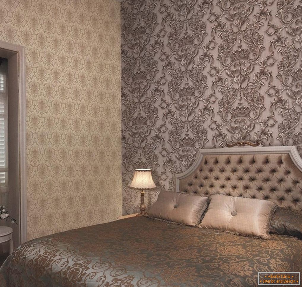 The combination of different patterns on the wall in the bedroom