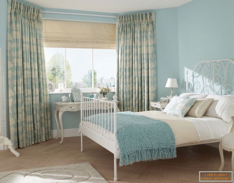 Curtains for bedroom design in blue