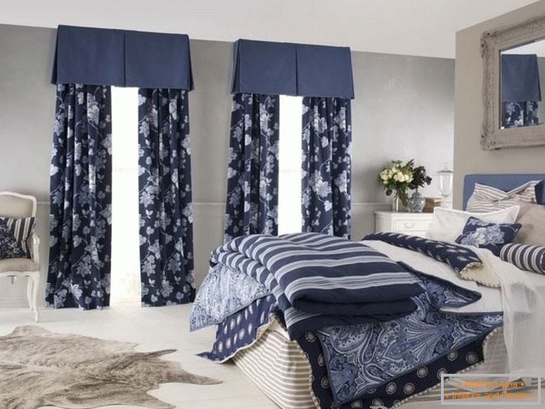 The combination of the color of curtains and textiles in the bedroom