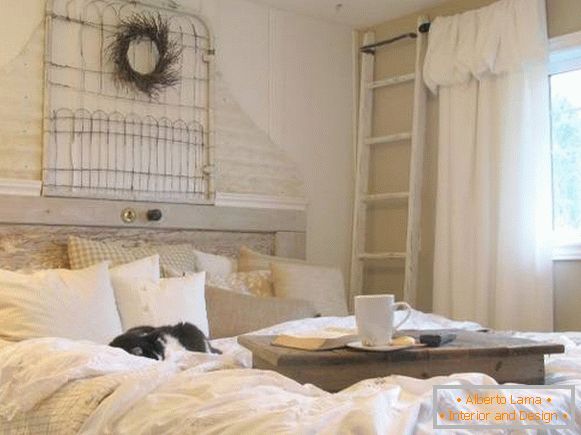 Antique rustic bedroom style