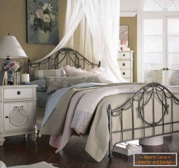 Wrought-iron beds in antique style