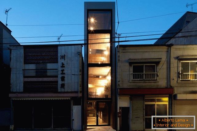 Design of a narrow house with floating floors