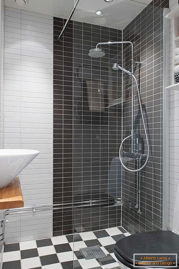 Black and white tiles in the bathroom