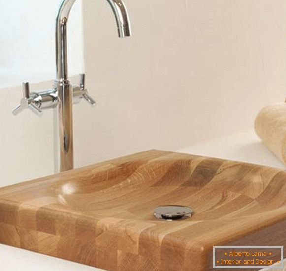 Sink made of wood