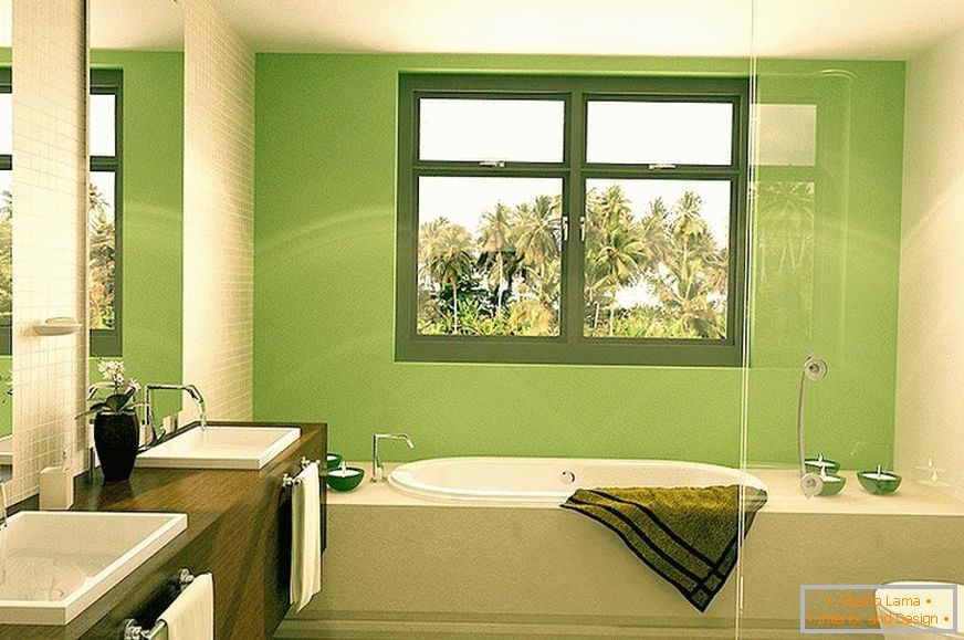 Bathroom with window в зеленом дизайне
