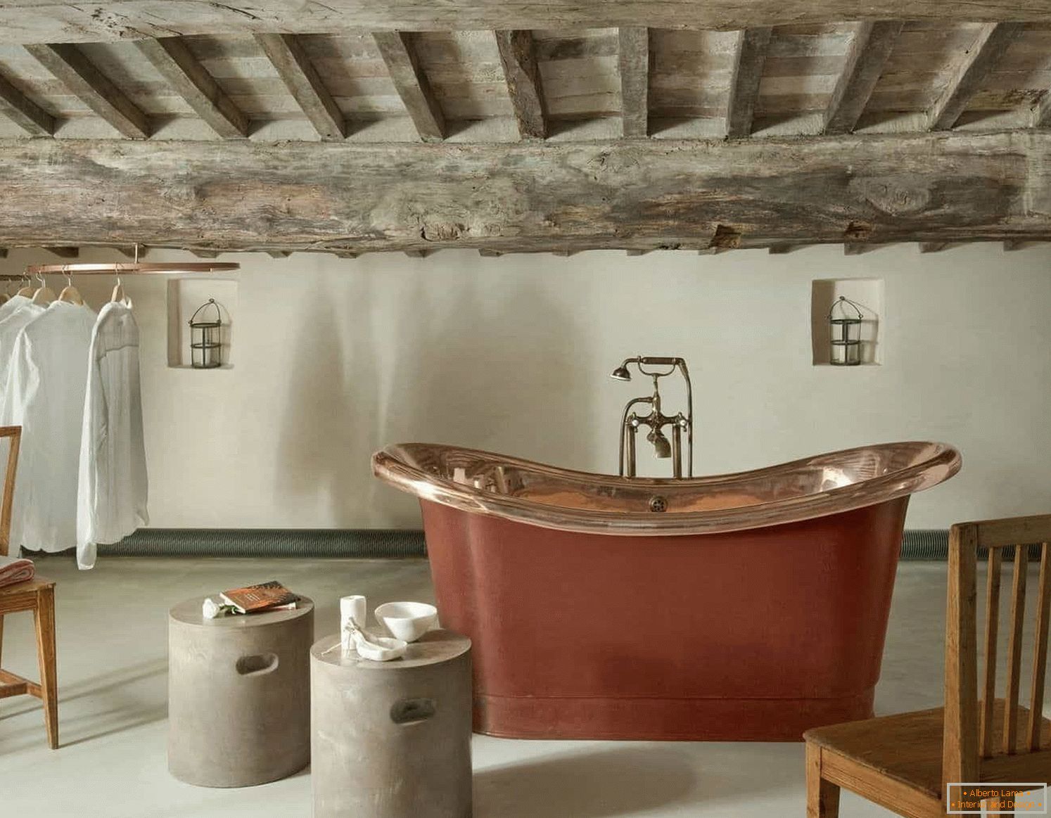 Ceiling of wooden beams in the bathroom