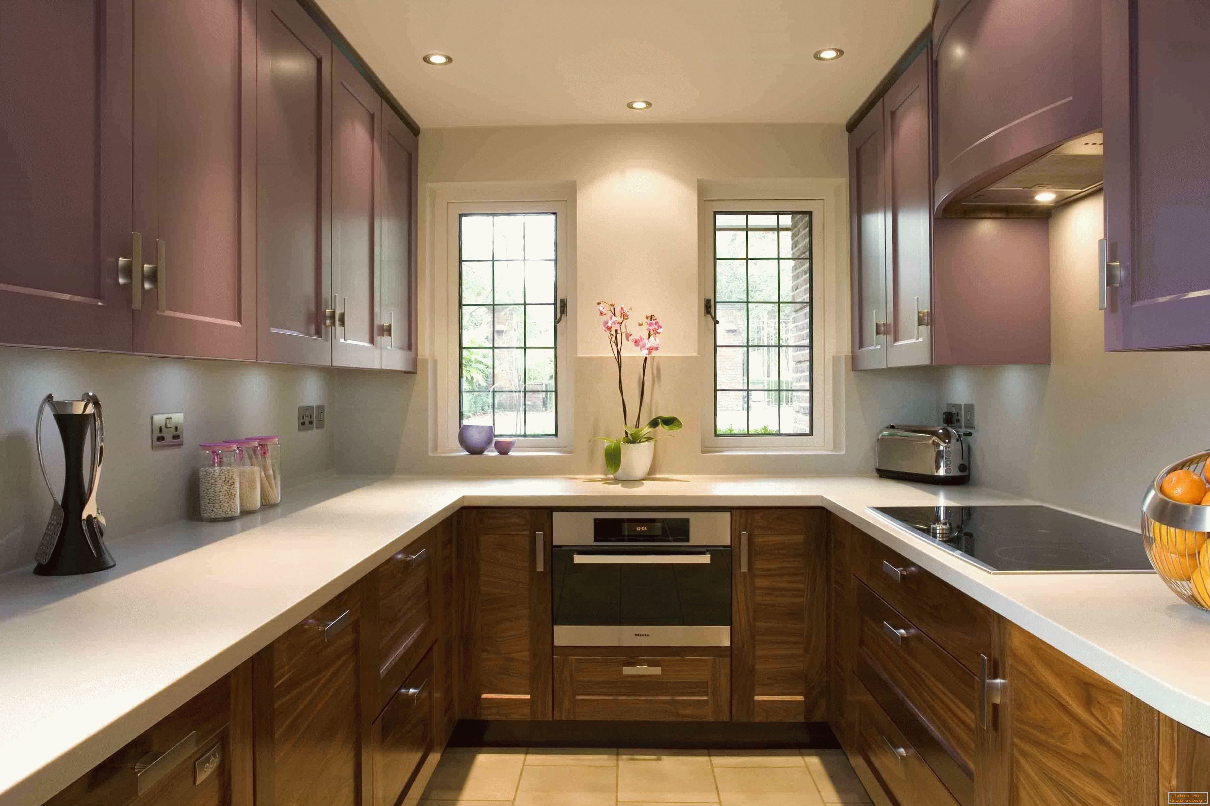 U-shaped kitchen in lilac in combination with wood