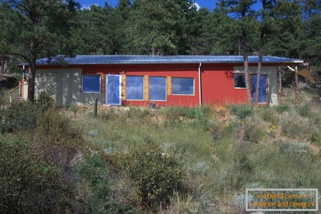 House for a cold climate in Colorado. Вид издали