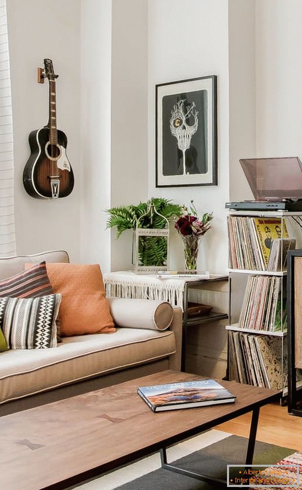 Cozy interior of the apartment in bright colors - фото 4