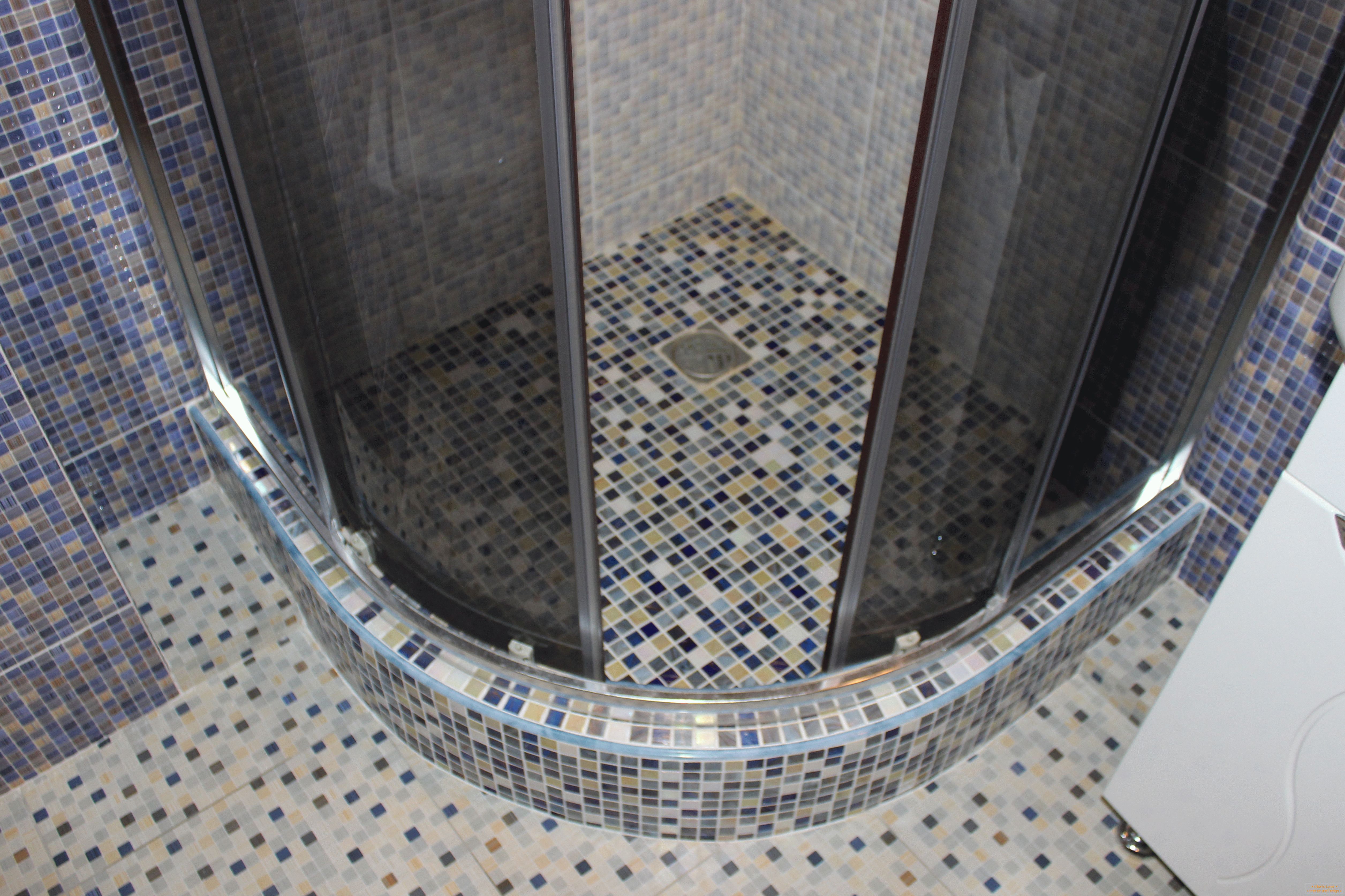 Shower tray of tiles