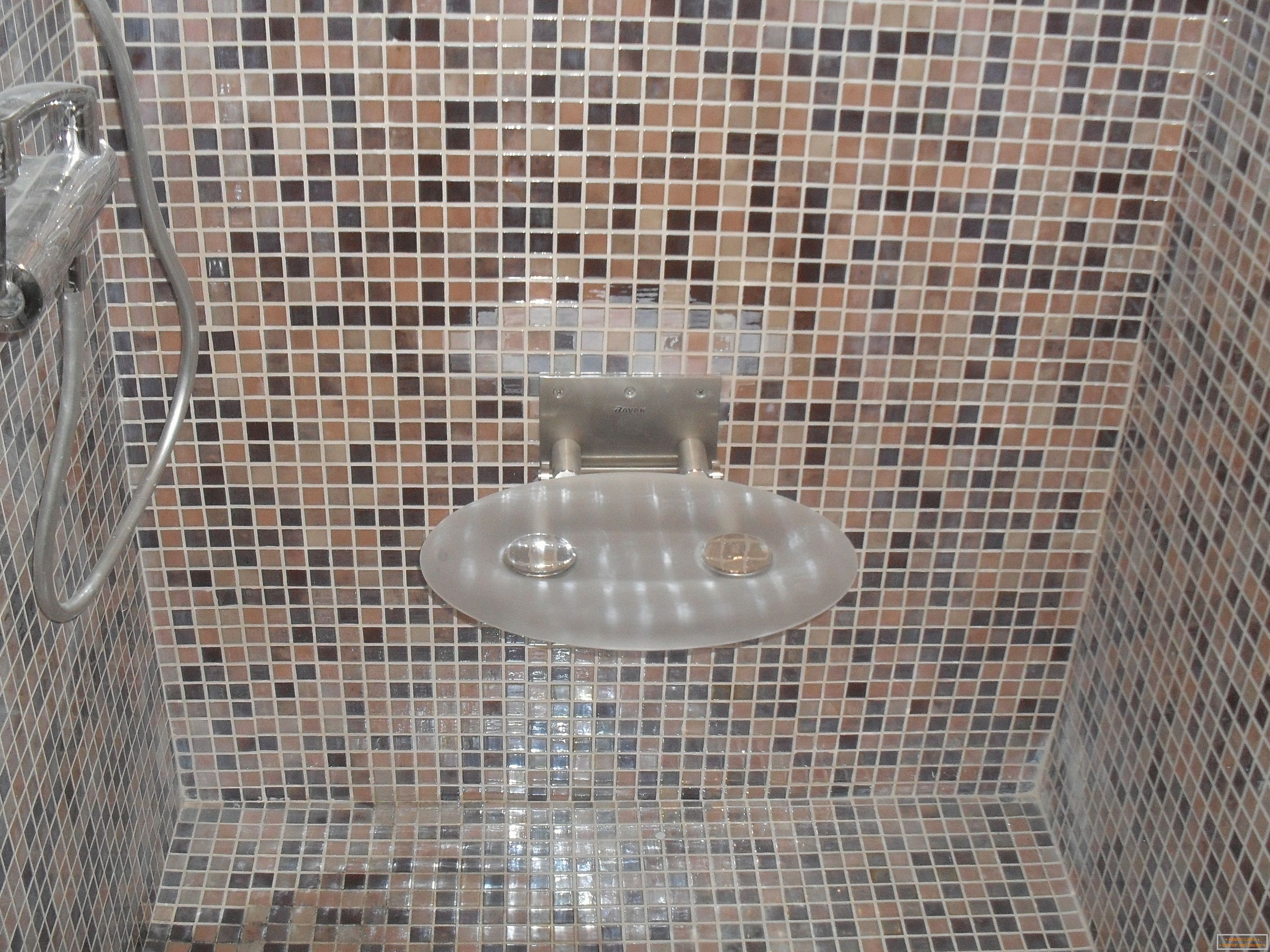 Shower tray of tiles