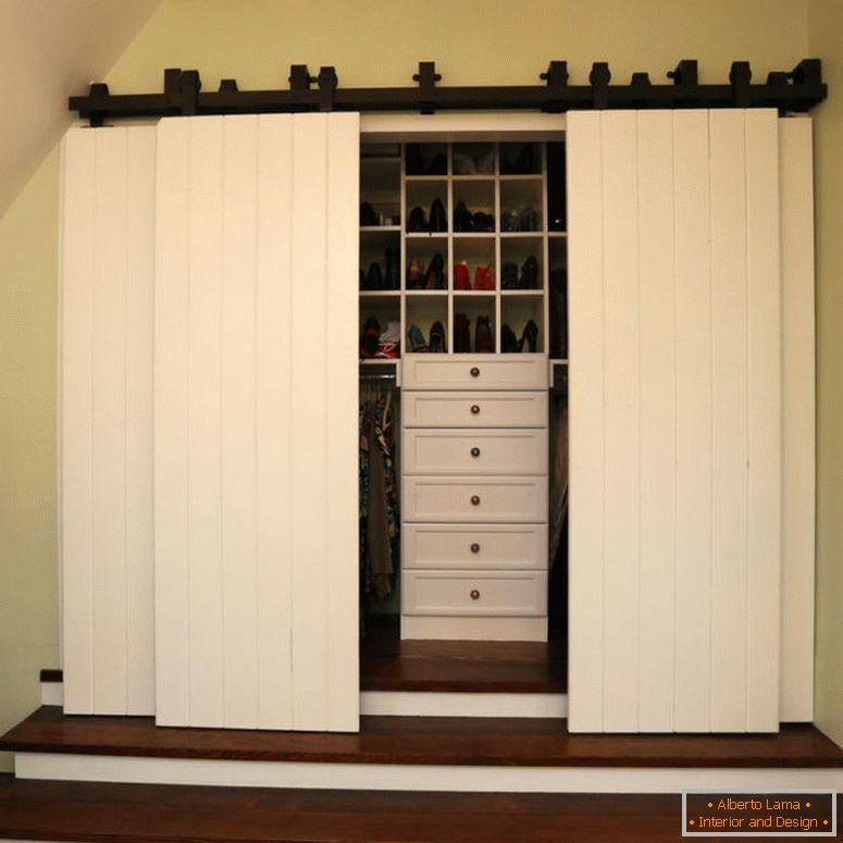 custom-closet-doors-wood