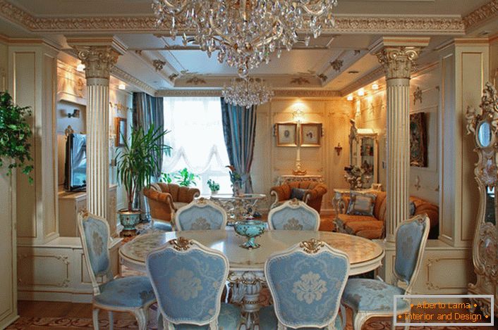 The luxurious dining room is decorated in Baroque style.