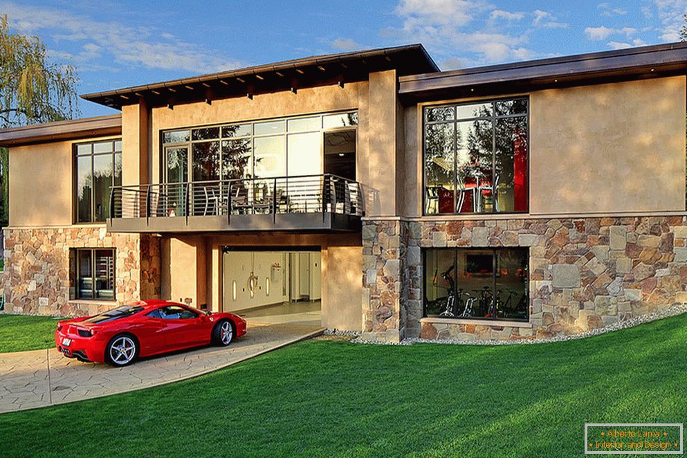 House-garage in Washington, USA