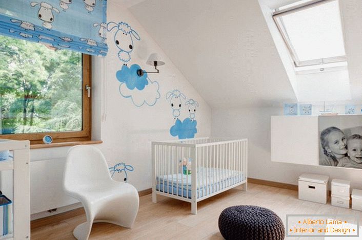 The design of the interior of the children's room in the Scandinavian style is interesting with the creative design of the walls. Drawings-stickers - a suitable option for children's decor.