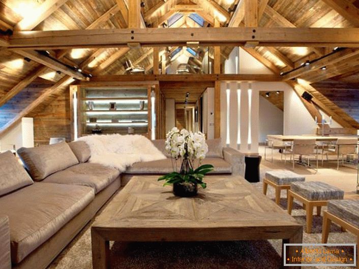 The attic floor is a huge guest room, which is decorated in the style of a chalet.