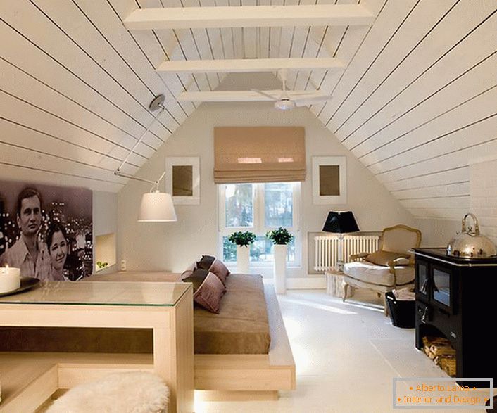 The attic is decorated in a minimalist style with chalet notes. The spirit of the village style makes the bedroom special and memorable.
