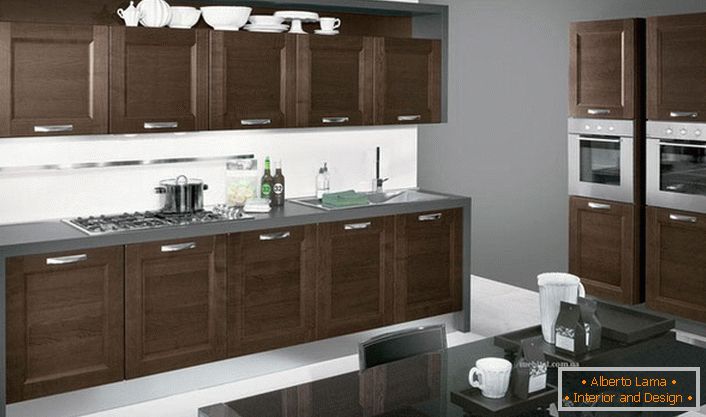 For a stylish kitchen is correctly chosen furniture. The functional Wenge suite not only looks attractive, it is also functional and practical. 