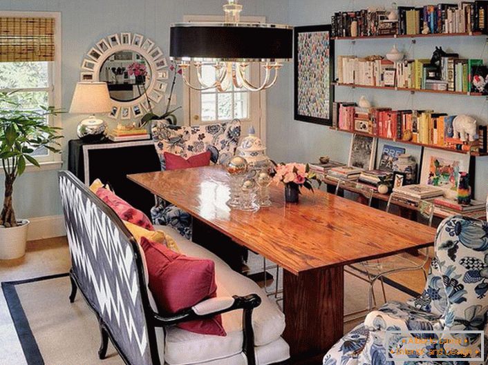 The country style is mixed with the art deco style. A stylish solution for a dining room in the style of eclecticism.