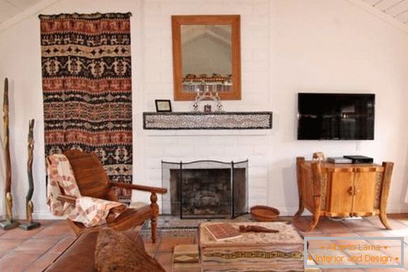 Wall carpets in ethnic style in the hall