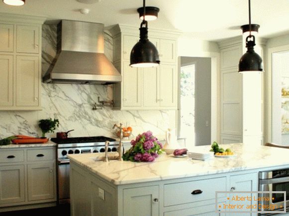 Marble on the walls of the kitchen