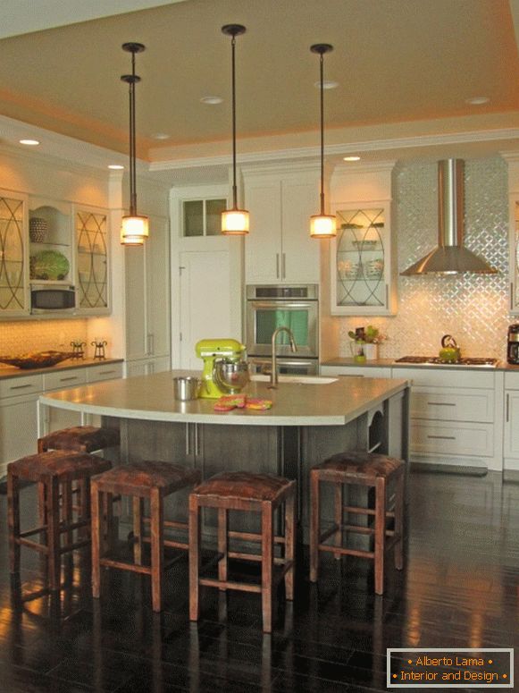 Ceramic and glass tiles on the walls in the kitchen