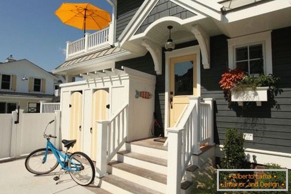 Beautiful facade decor of polyurethane on the porch of the house