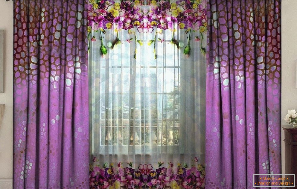 Curtains and curtains in purple tones