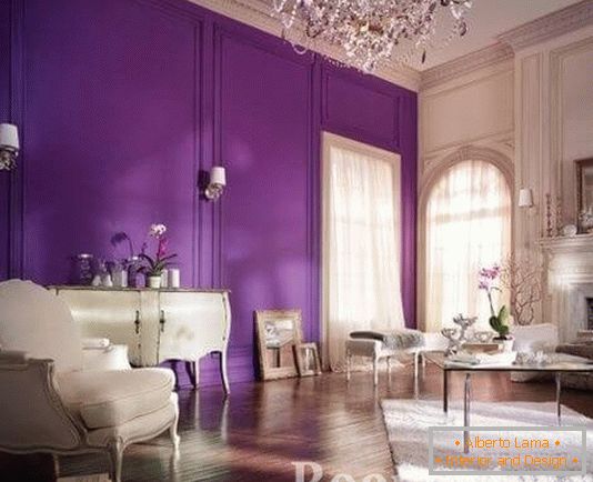 Purple color in the interior of the living room комнаты