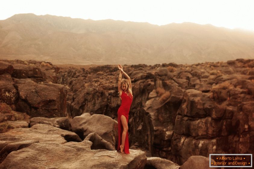 Hannah Kirkelie in a sexual photo shoot in the desert