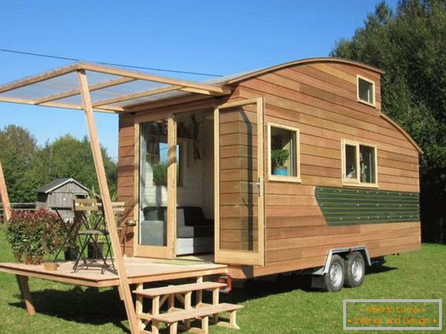 Design of the house on wheels outside