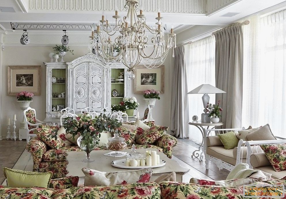 Lightness, romanticism, simplicity of interior in the French style