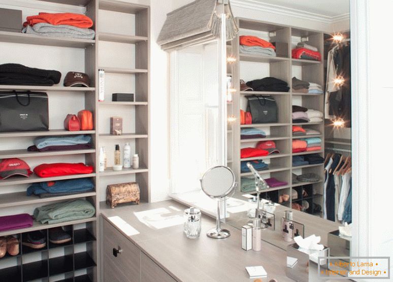 Clothes storage system with dressing table