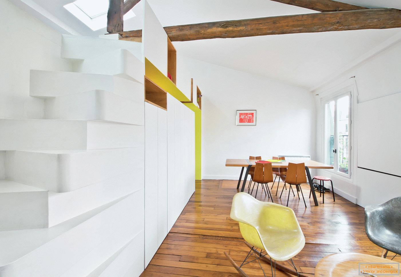 Shelves of unusual shape in the interior