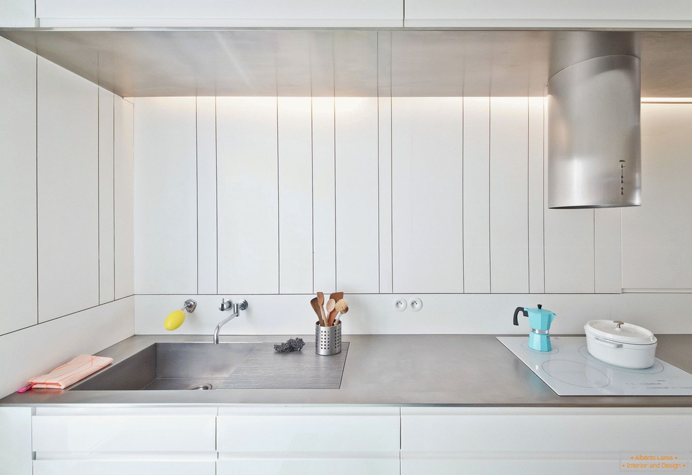 Steel elements in the kitchen