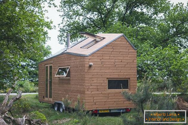 Appearance of a country house on wheels