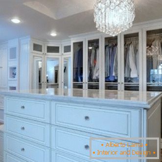 Wardrobe 2 sq. m. m. - a photo of interesting design options