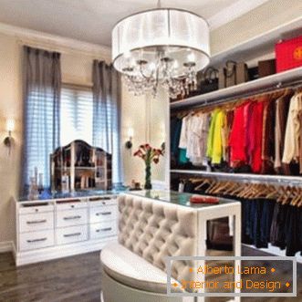 Wardrobe 2 sq. m. m. - a photo of interesting design options