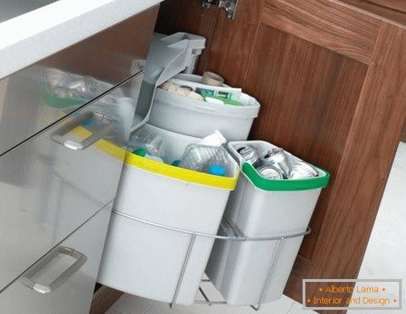 How to place a trash can in the kitchen