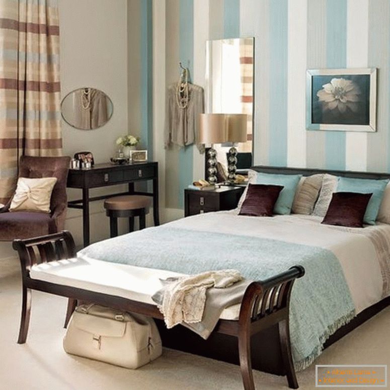 blue-color-in-the interior-classic-bedroom-82