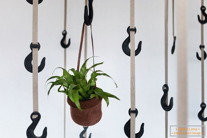 Grapple - Eco Hanger for Your Home