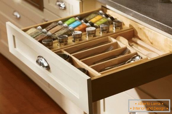 Box for spices and cutlery