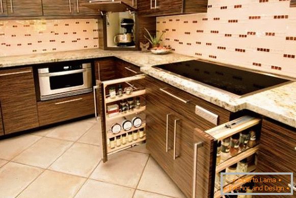 Pull-out lockers in kitchen design
