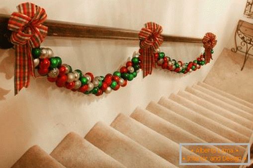 We decorate the stairs for the New Year