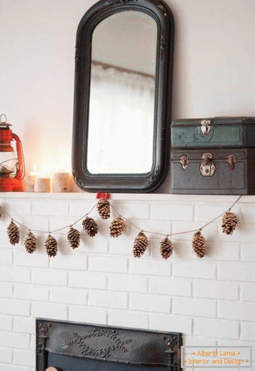 Christmas garland of cones