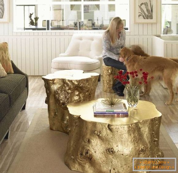 Gold-plated stump in the living room