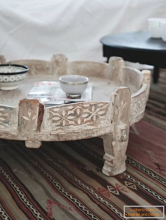 table-in-Moroccan style