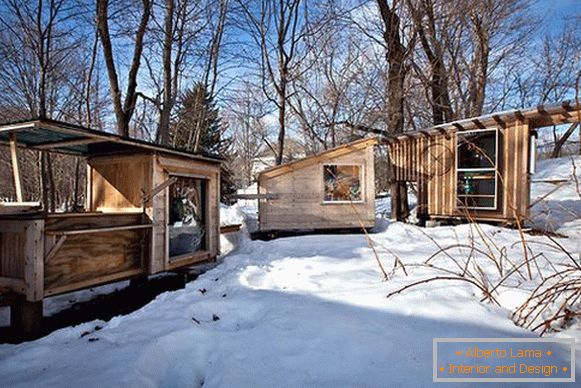 The appearance of small cottages made of wood